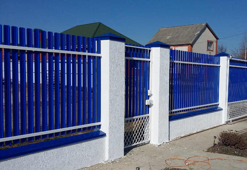 Забор из штакетника цвет RAL5002 синий двусторонний в Балхаше фото 3